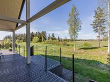 Terassi kiertää kahdelle sivulle 