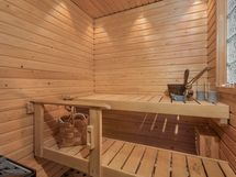 ikkunallinen tilava sauna