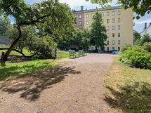Alueella loistavat ulkoilumahdollisuudet puistoissa.