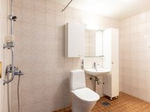 Tilava kylpyhuone/wc