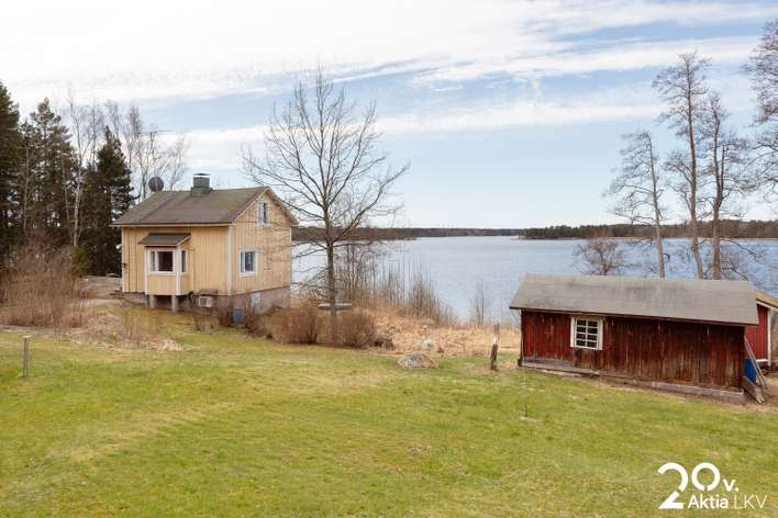 Omakotitalo, 2-3h, k, kph/wc. Vierasmökki 1h, k, kph/wc. Rantasauna., 50 m², Söderbonäs, Hanko