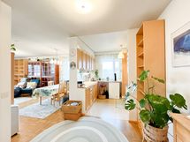 Erittäin tilava kulmahuoneisto Näsijärven rannalta.