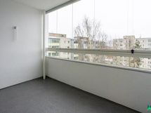 Tilava lasitettu parveke