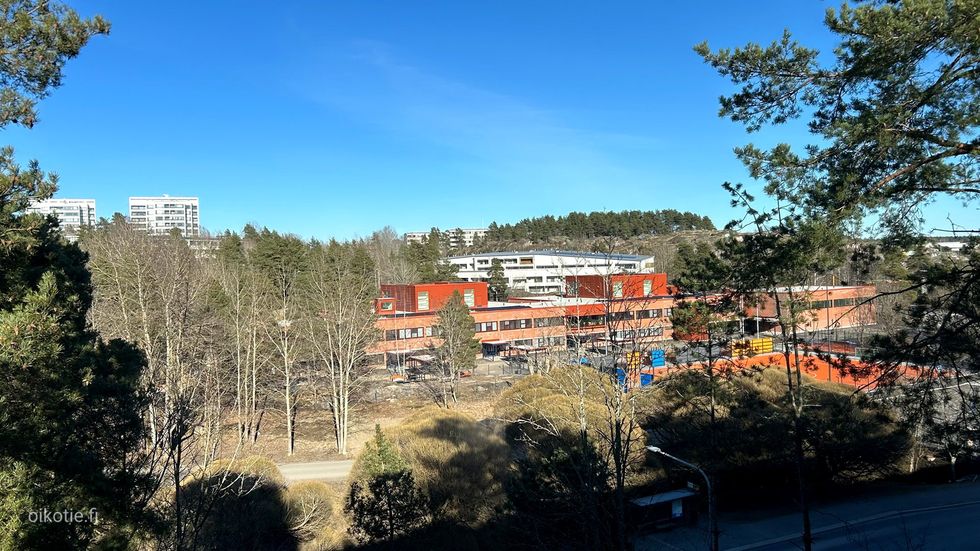 Näkymä päämakuuhuoneen ikkunasta.