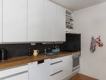 Vaaleasävyinen tyylikäs keittiö