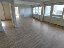 olohuone makuuhuoneiden suuntaan