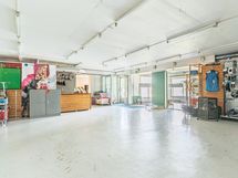 Alakerrassa sijaitseva varastotila.