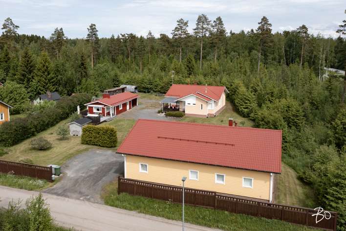 Omakotitalo, 4mh, oh, tupak, 2x wc, kph, khh, s-varaus + piharakennus, jossa huone, sauna, kph, wc, 139 m², Rieskala, Pori