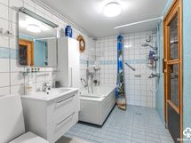 Kylpyhuone + sauna