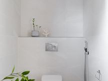 Toinen wc saunatilojen yhteydessä
