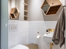 Yläkerran ison makuuhuoneen WC