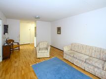 Tilavan olohuoneen ilmettä.