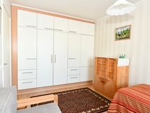 Kaapistot teetetty makuuhuoneeseen