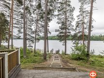 Terassilta järvelle päin