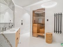 Saniteettiosaston yhteydessä on myös sauna