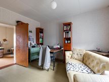 Alakerran huone 1