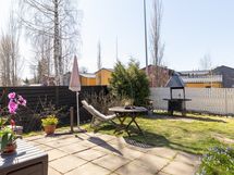 Pihan patio ja grillausalue perheen yhteiseen oleskeluun
