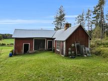 Vanha pihasauna ja varasto - Gammal gårdsbastu och förråd