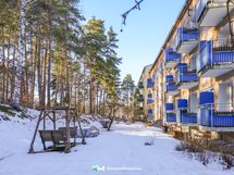Pääasiassa parvekkeet avautuvat puutarhamaiselle pihalle.