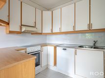 Keittiö on uusittu 1990-luvun aikana.