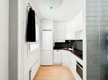 Keittokomero on kompakti, mutta kaappitilaa on hyvin.