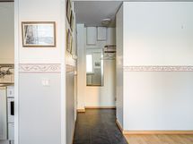 Olohuone / keittiö keskimmäiseltä ikkunalta