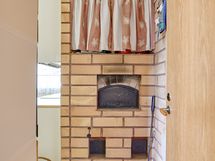 Keittiön yhteydessä leivinuuni.