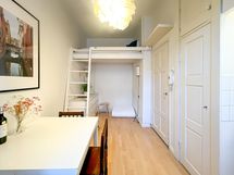 Tukeva parvi lisää käytettävää lattiapinta-alaa. Parvi on 1,3m leveä, alla korkeutta on n.2m .