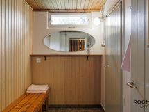 ...pukuhuoneeseen...