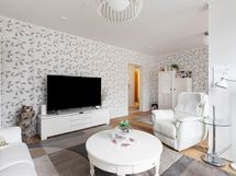 Yleiskuva olohuoneesta 4