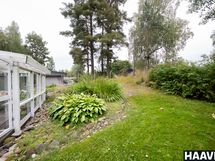 Näyttävä kallio talon itäpuolella