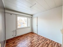 Alakerran 2. makuuhuone on myös kivan kokoinen