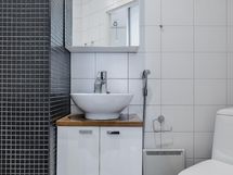 Tyylikäs kylpyhuone.