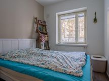 Makuuhuone pihan puolelle