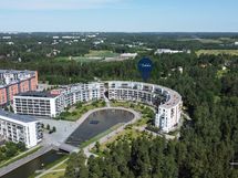 Erinomainen ja rauhallinen sijainti Uutelan kanavan päässä.