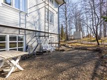 Asunnolle kuuluvaa piha-aluetta