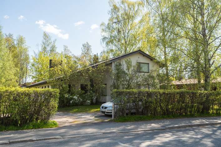 Omakotitalo, 5 h, k, 2 kph/wc, s-os., erill.autotalli + RAKENNUSPAIKKA, 195 m², Tapaninkylä, Helsinki