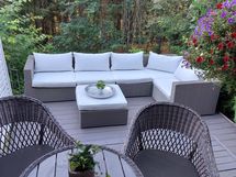 Myyjän ottama kesäkuva kodin terassilta.