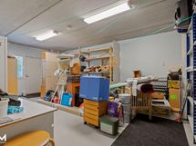 Kellarikerroksen varastotila.