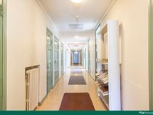 Majoitusrakennuksen käytävä