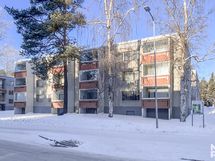Julkisivua kadun suunnalta