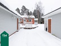 Autotallin yhteydessä on varasto