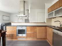 Keittiön tilat mahdollistavat hyvin kaksi kokkia samaan aikaan.