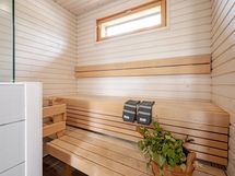 viihtyisä sauna alakerrassa