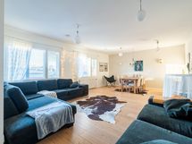 As 2 (5h+k+vh+2kph+s+wc+parveke). Olohuone