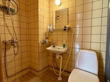 Päärakennuksen wc