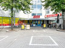 Lähikaupat 450 metrin päässä.