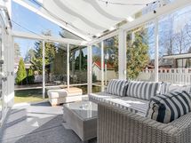 lasitettu pergola