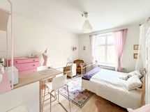 Tämä sympaattinen ja tehoneliöinen koti Helsingin paraatipaikalta kutsuu kaupunkieläjää luokseen!