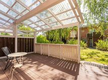 Takapihan katettu terassi